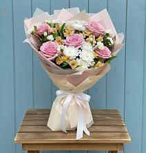 Букет цветов из:  Гвоздики, Орхидеи и Розы в Барабинске