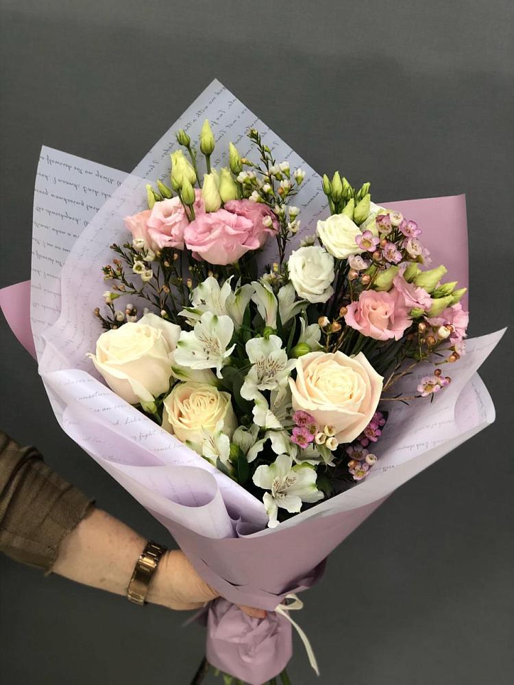 Букет цветов из: Альстромерии, Розы и Лизиантусы в Барабинске