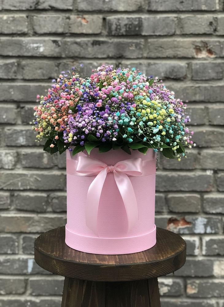 Цветочная композиция из Гипсофила и Розы в шляпной коробке в Барабинске