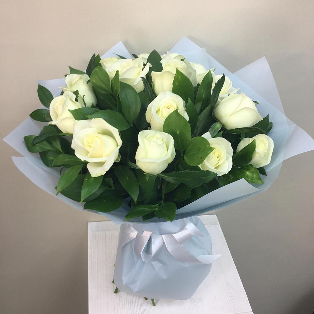 Букет 15 Белых роз Проуд в Барабинске