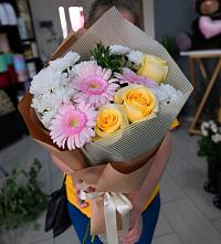 Букет цветов из:  Герберы, Розы и Хризантемы в Барабинске
