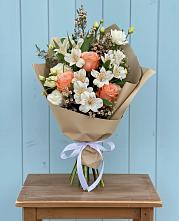 Букет цветов из:  Альстромерии, Лизиантусы, Розы и Хризантемы в Барабинске