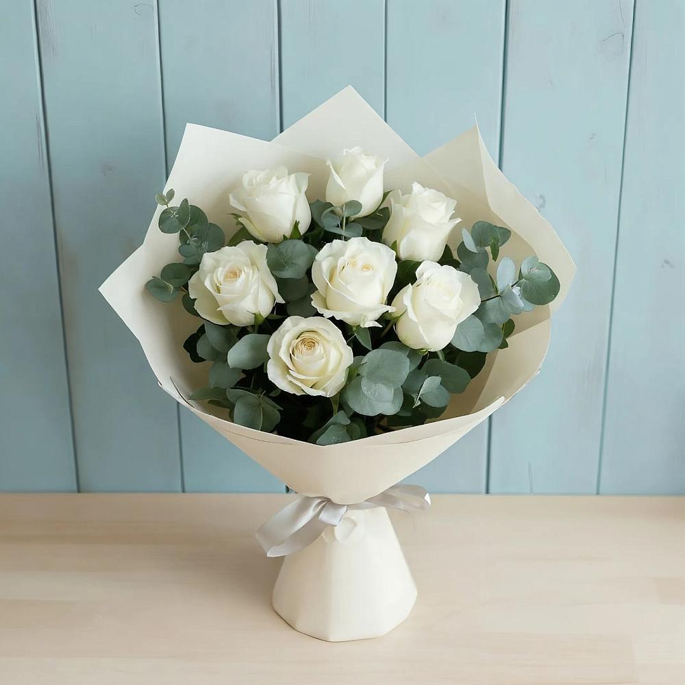 Букет Белые розы в Эвкалипте в Барабинске