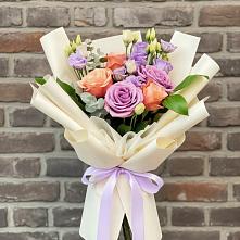 Букет цветов из:  Лизиантусы и Розы в Барабинске