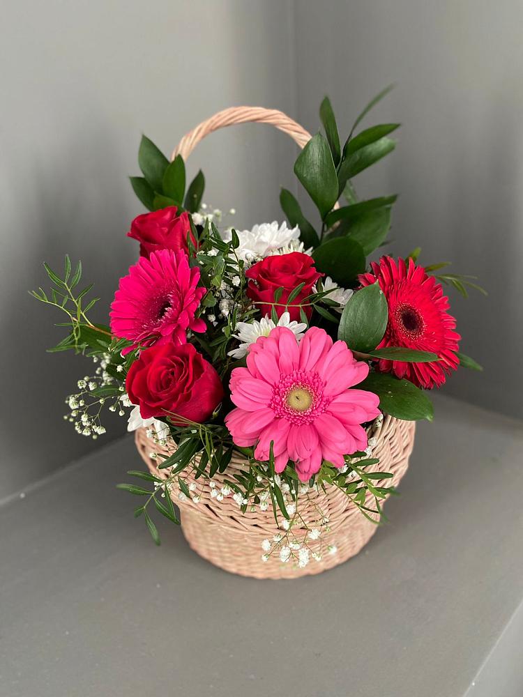 Цветочная композиция из Розы, Хризантемы и Герберы в корзине в Барабинске