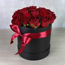 Цветочная композиция из Розы в шляпной коробке в Барабинске