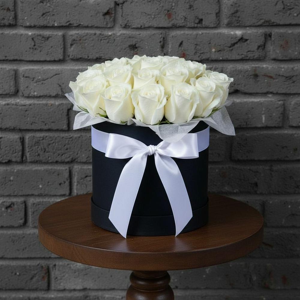 Цветочная композиция из Розы в шляпной коробке в Барабинске