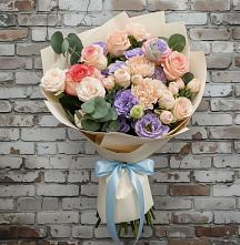 Букет цветов из:  Розы, Лизиантусы и Гвоздики в Барабинске