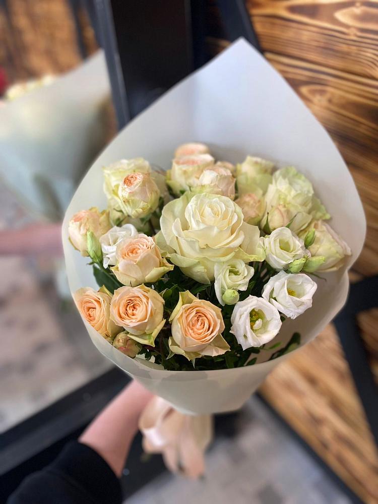 Букет цветов из: Розы и Лизиантусы в Барабинске