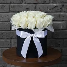 Цветочная композиция из Розы в шляпной коробке в Барабинске